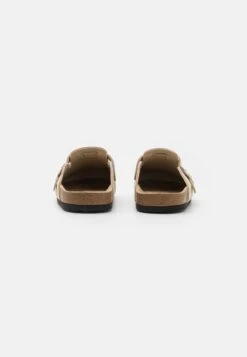 Pier One Leather Unisex - Chaussons - Beige 4 Pier One Leather Unisex - Chaussons - Beige -Pier One 7fc4209f0b9d443b96717beece6deee4
